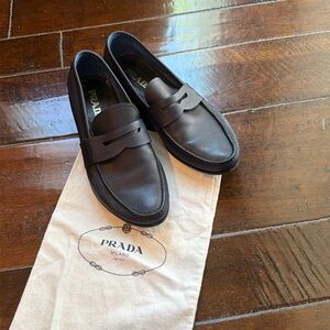 Men’s navy blue leather loafers size 8.5